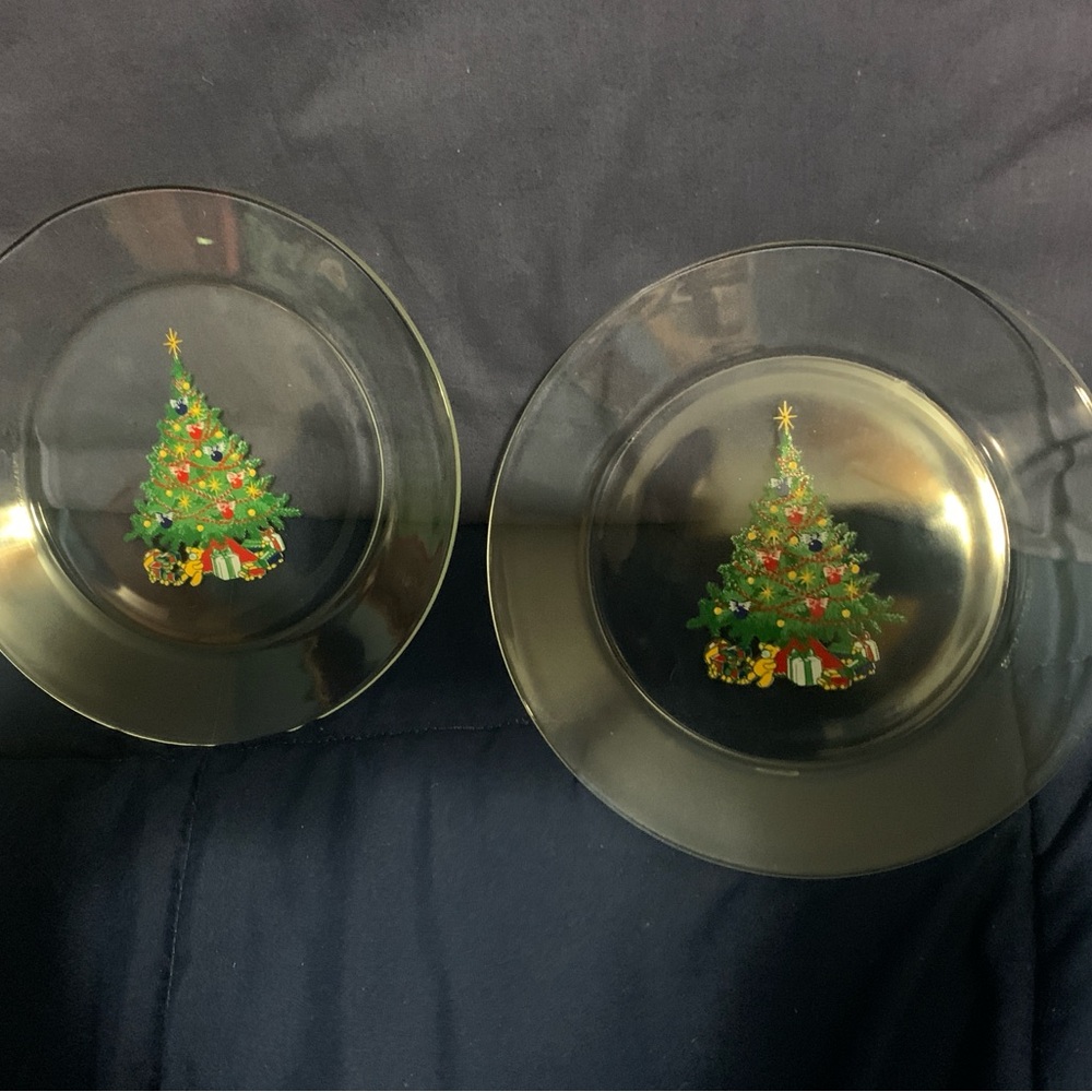 Like New Vintage Avon Festive Christmas Tree Glass Plates 8” set of 2
